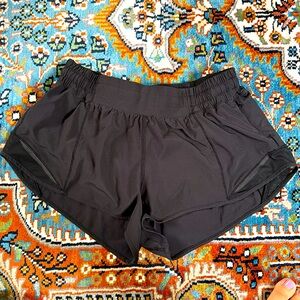 lululemon hotty hot shorts 2.5” black size 8